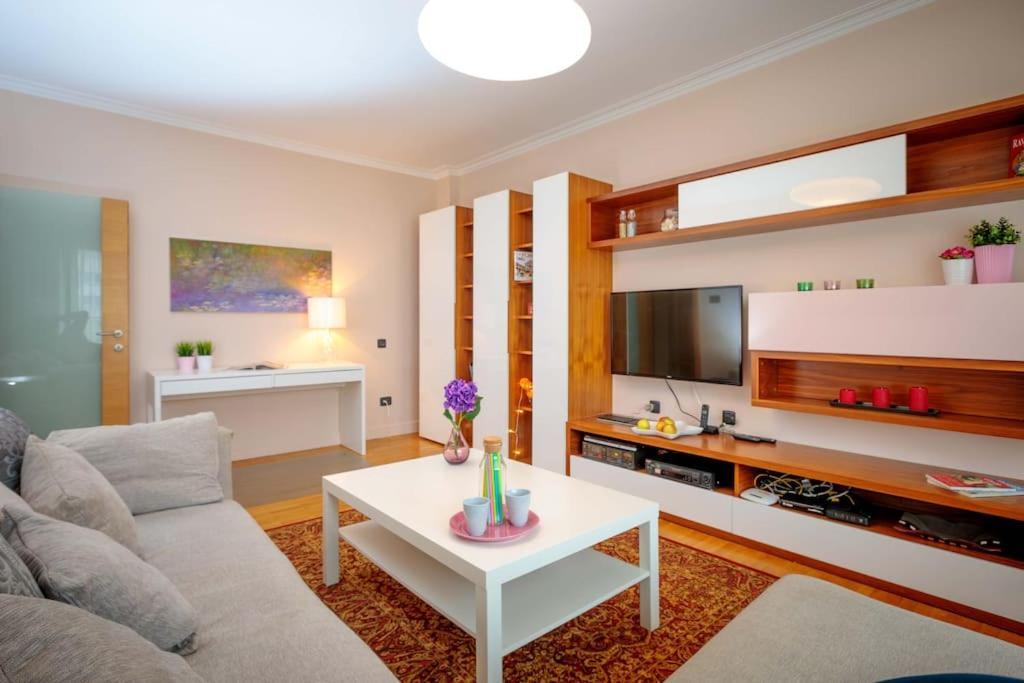 Green Apartment - Top Location, Near City Center! Szófia Kültér fotó