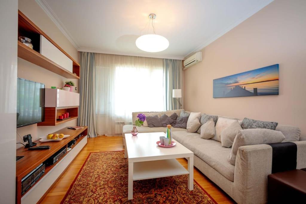 Green Apartment - Top Location, Near City Center! Szófia Kültér fotó