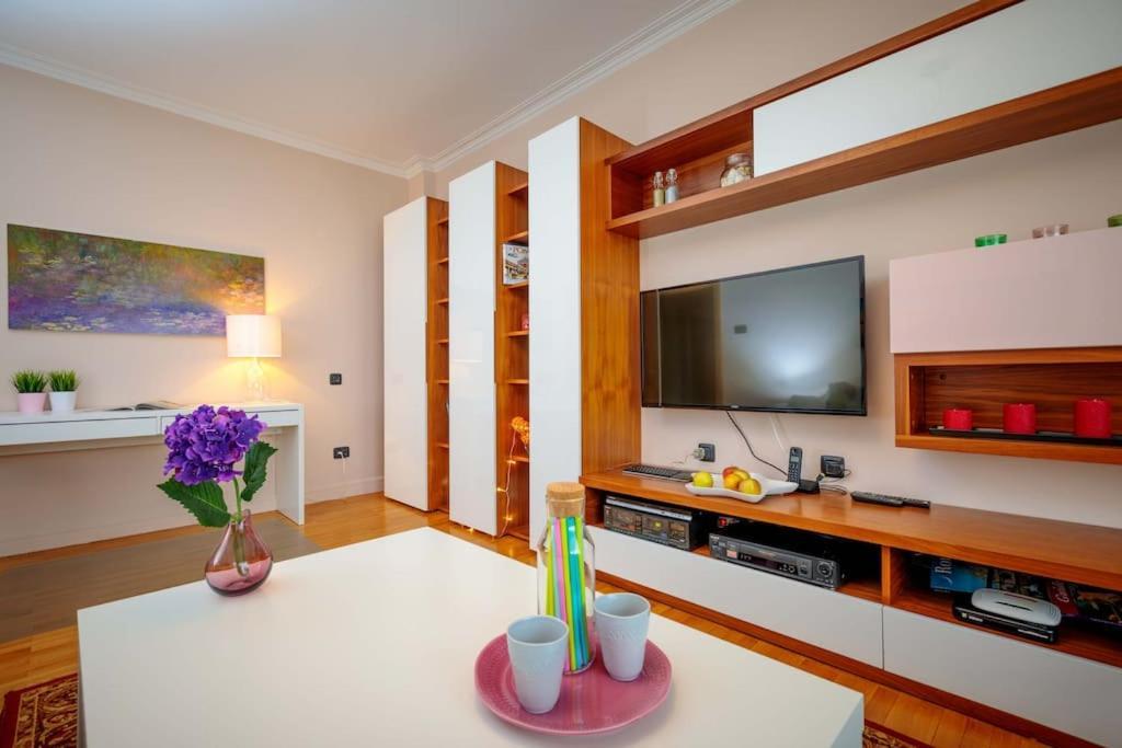 Green Apartment - Top Location, Near City Center! Szófia Kültér fotó