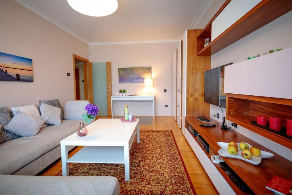 Green Apartment - Top Location, Near City Center! Szófia Kültér fotó