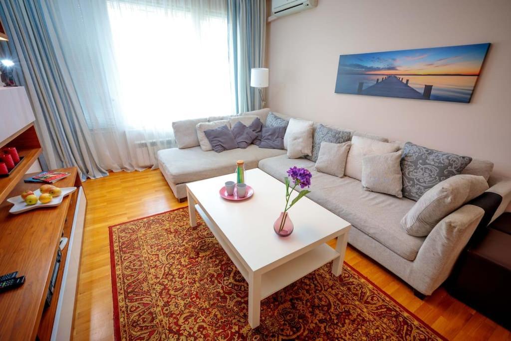 Green Apartment - Top Location, Near City Center! Szófia Kültér fotó